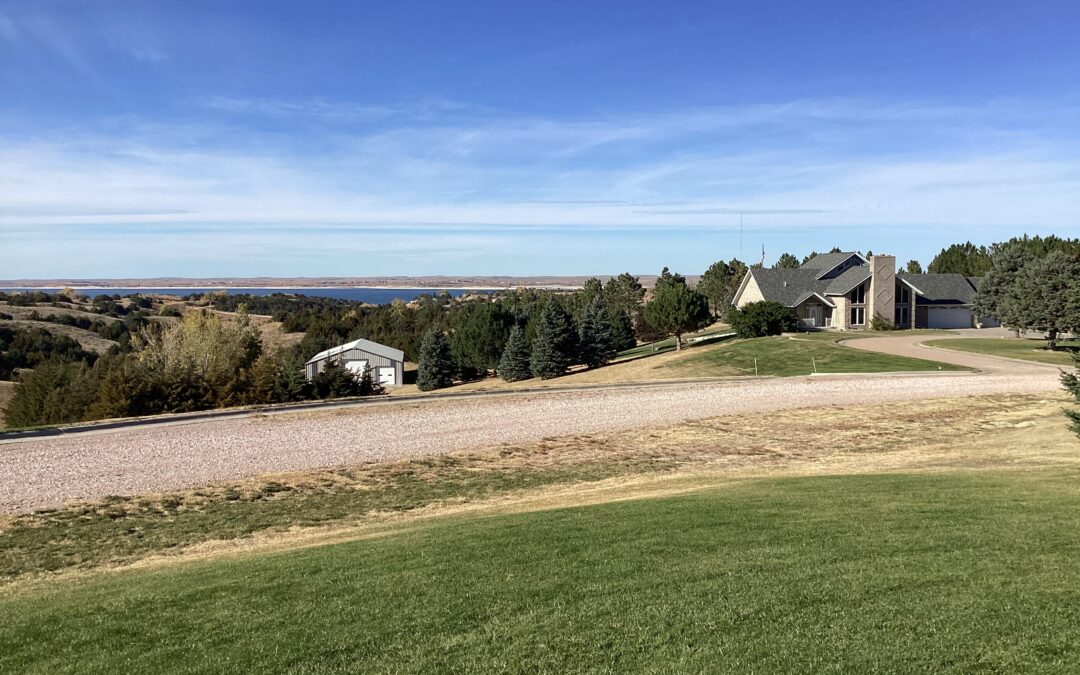 STUNNING LAKE McCONAUGHY ESTATE
