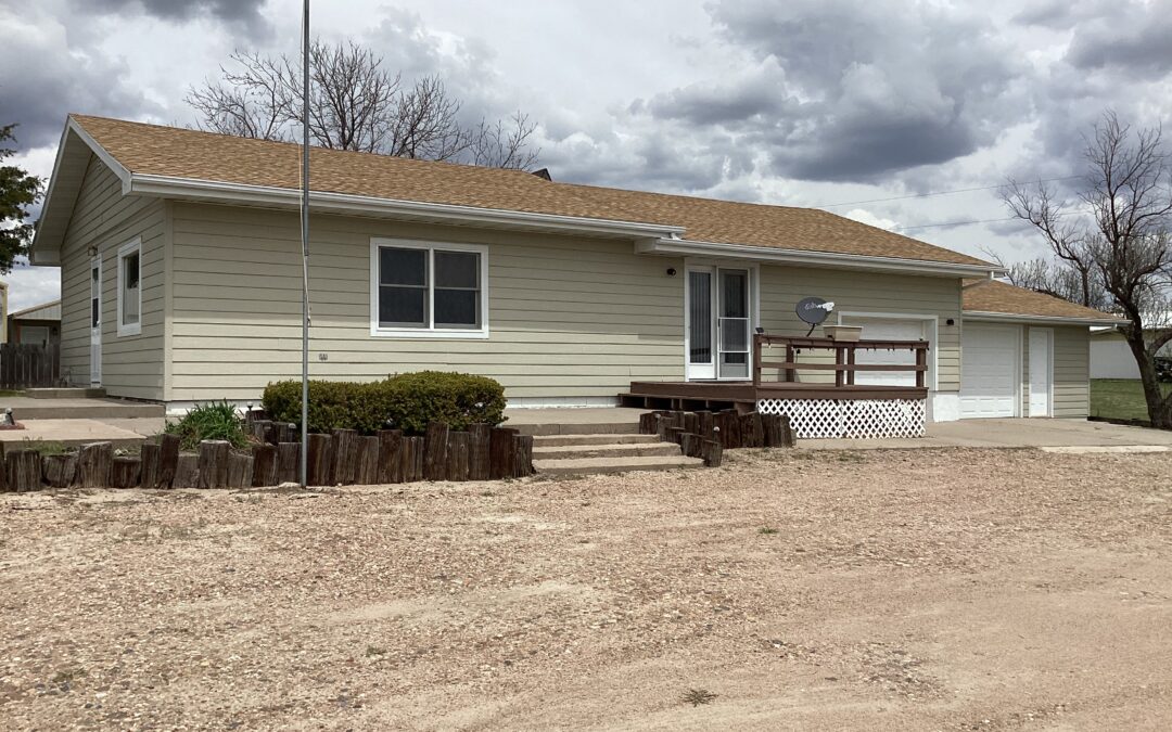 NICE LAKE HOME, EXCELLENT LOCATION