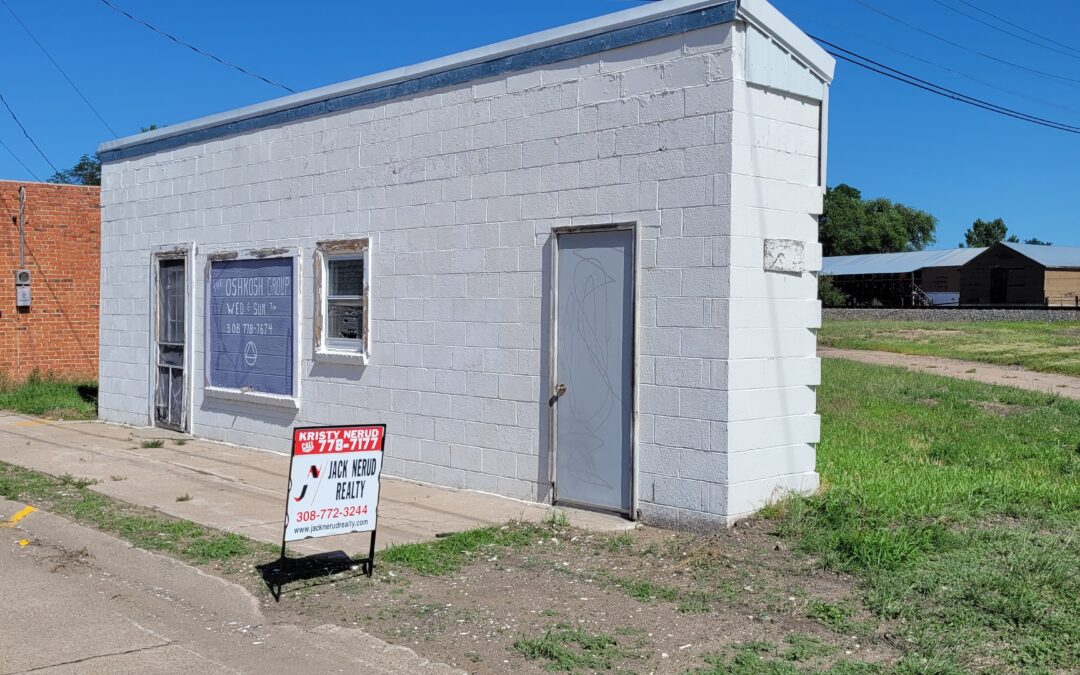 Commercial Building 1/2 block from Main Street, Oshkosh